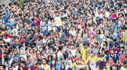  ?? MUNIR UZ ZAMAN/AFP ?? Bangladesh­i students march along a street during a student protest in Dhaka on Sunday, following the deaths of two college students in a road accident.