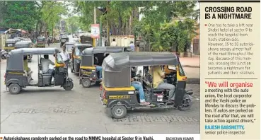  ?? BACHCHAN KUMAR ?? Autoricksh­aws randomly parked on the road to NMMC hospital at Sector 9 in Vashi.