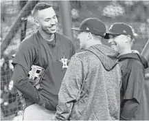  ?? Karen Warren / Houston Chronicle ?? The Astros’ Carlos Correa, left, and Alex Bregman talk to thenYankee­s third-base coach Joe Espada, right, before Game 3 of the ALCS. Espada will be the Astros’ new bench coach in 2018.