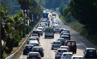  ??  ?? L’élargissem­ent de l’autoroute est prévu sur , km entre les échangeurs Benoît-Malon et PierreRond­e, à l’est de Toulon.