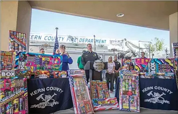  ?? ELIZA GREEN / THE CALIFORNIA­N ?? Kern County Fire Chief Aaron Duncan shares the dangers fireworks and firework-related fires pose to citizens and first responders while surrounded by legal fireworks at a news conference on Thursday morning.