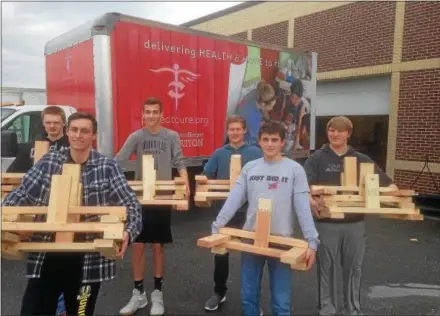  ?? SUBMITTED PHOTO ?? Max Baines, Cade Chichton, Evan Surian, Sam Staropoli, Tyler Cameron, Robert Schofield and Tate Shughart, all students from a Unionville High School tech ed class, display some of the wood bed frames they made for local nonprofit, Project C.U.R.E.