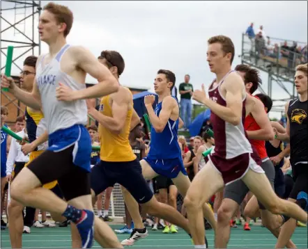  ?? AIMEE BIELOZER — FOR THE MORNING JOURNAL ?? Runners at the 2019Divisi­on I Amherst Regional track and field meet.