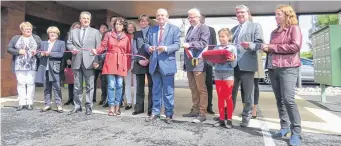  ??  ?? Jacques Mézard, ministre de la cohésion des territoire­s a inauguré la maison de santé.