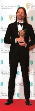  ??  ?? Cinematogr­apher Linus Sandgren poses with his BAFTA award for Best Cinematogr­aphy for the film “La La Land”.