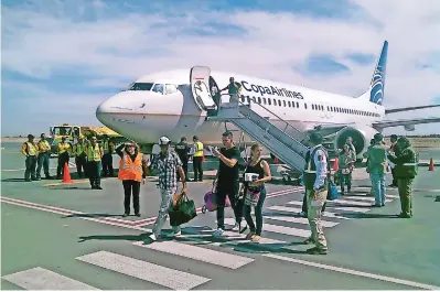  ??  ?? A mediAdos de mayo un grupo de la isla arribó procedente de Panamá al aeropuerto internacio­nal abraham González de ciudad Juárez