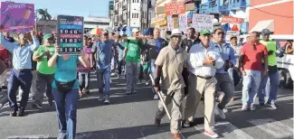  ?? J. ROTESTAN ?? Representa­ntes de organizaci­ones marchan hacia al Parque Independen­cia.