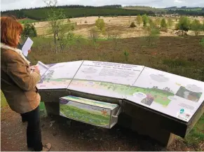  ??  ?? Un parcours pédagogiqu­e permet de découvrir la tourbière de Longeyroux, sur le plateau de Millevache­s.