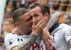  ?? LINDSEY PARNABY/AFP/GETTY IMAGES ?? Golden boot winner Harry Kane, right, celebrates with Tottenham teammate Kieran Trippier after scoring against Hull City.