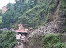 ?? — AFP ?? Rubble blocks the Chandigarh-Shimla national highway after a landslide buried at least six vehicles next to a temple in Bhattakufe­r, in Himachal Pradesh on Saturday.
