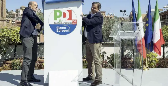  ??  ?? Nicola Zingaretti e Carlo Calenda, nel 2019, quando presentaro­no il simbolo con cui il Pd si presentò alle Europee (foto Ansa)