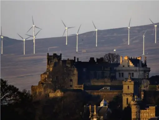  ?? (Getty) ?? Wind turbines outside Stirling Castle