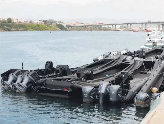  ?? JESÚS G. FERIA ?? Narcolanch­as utilizadas para el transporte de la droga incautadas en el Estrecho de Gibraltar