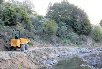  ?? PICTURE / FNDC ?? ALL GO: Constructi­on of the coast to coast cycle trail on Ron and Linda Lewis’ Okaihau farm has begun.