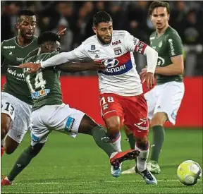  ??  ?? Auteur de deux buts, dimanche, Nabil Fekir a enflammé le derby.