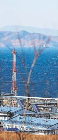  ?? // REUTERS ?? El petrolero Fuga Bluemarine en Nakhodka, Rusia