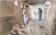  ?? SIDIQULLAH KHAN/AP ?? People inspect a mosque Friday following a suicide bombing in Kandahar, Afghanista­n.