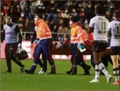  ?? ?? Sorti dès la 5e minute de jeu, Mathieu Bastareaud a été touché aux deux genoux.