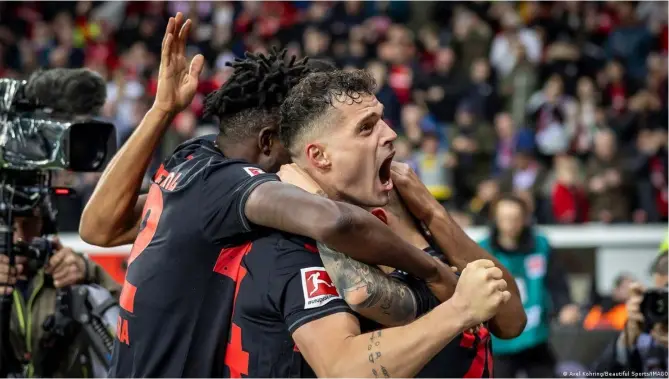  ?? ?? El Bayer Leverkusen es ya el club alemán poseedor del récord de la mayor racha de partidos invicto.
Imagen: Axel Kohring/Beautiful Sports/IMAGO