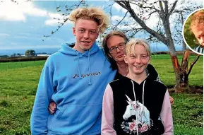  ?? MAIN PHOTO: JOHN VELVIN/STUFF ?? Michael Tippett (inset) was last seen on September 12. Son Oliver, 15, wife Safphire and daughter Emily, 11, are hopeful for some closure.