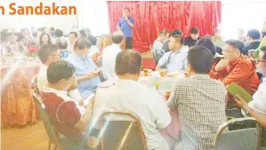  ??  ?? CHIN ketika menyampaik­an amanat pada majlis jamuan bersama komuniti Tionghua dan badan NGO di Sandakan.