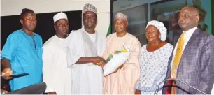  ??  ?? From left: Dr. J. A. Adetumbi of IAR&T, Ibadan; Malam Musa Labaran, Vice President, Federation of Agricultur­al Commodity Associatio­n of Nigeria (FACAN), Hassan Abubakar, National President, Kenaf Producers, Processors and Marketers Associatio­n of...