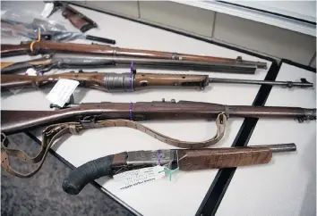  ?? TROY FLEECE /FILES ?? Police display some of the guns turned over earlier this year during a provincial gun amnesty in which people could bring in unwanted firearms in an effort to keep them off the streets.