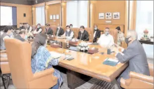  ??  ?? ISLAMABAD
President Dr. Arif Alvi chairing a meeting on Bee Keeping and Honey Production in Pakistan, at Aiwan-e-Sadr.
-APP