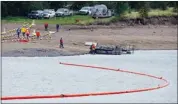  ?? Jeff Mcintosh, Canadian Press ?? Crews put booms on the Gleniffer Reservoir to contain oil from a pipeline leak near Sundre.