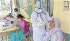 ?? SANJEEV KUMAR/HT ?? A health worker collects swab samples during a Covid testing camp at Baghu village in Bathinda on Wednesday.