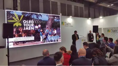  ??  ?? Francisco Reyes, en el momento de la presentaci­ón de la nueva guía Oleotour Jaén en Fitur 2020.