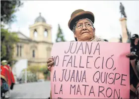  ?? EFE ?? La Paz. Una mujer protesta por el asesinato de una concejala en 2012.