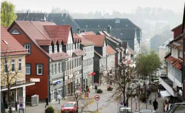  ?? Foto: imago/ecomedia/robert fishman ?? Die Innenstadt des Harzstädtc­hens Clausthal-Zellerfeld