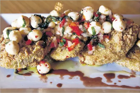  ?? PHOTOS BY KYLE KURLICK/SPECIAL TO THE COMMERCIAL APPEAL ?? ABOVE: The fried green tomatoes with mozzarella balls, tomatoes and basil shavings are a featured starter at Alchemy. BELOW: One of Alchemy’s signature drinks is the Hound Dog, featuring single barrel W.L. Weller bourbon, fresh peach, fresh lemon,...