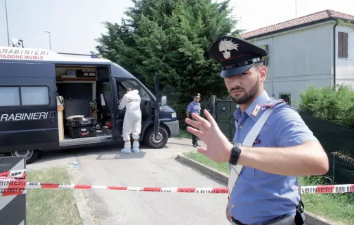  ??  ?? Dalla felicità all’orrore Sopra, Maila Beccarello e Natalino Boscolo il giorno delle loro nozze. A sinistra, il luogo del delitto