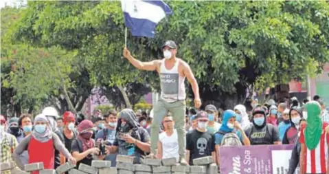  ?? |ORLANDO VALENZUELA ?? Las protestas, que iniciaron los estudiante­s universita­rios, se han expandido a los departamen­tos (provincias) del país y se espera que sigan esta semana.