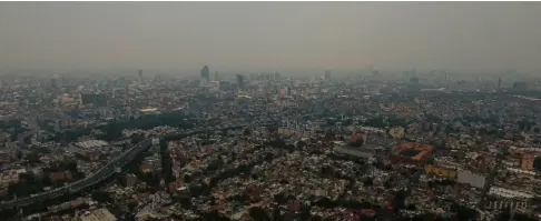  ?? — AFP photo ?? View of the air pollution in Mexico City.