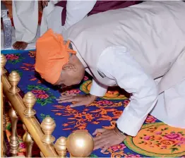  ?? — PTI ?? Bihar chief minister Nitish Kumar pays obeisance at Takht Sri Patna Sahib Gurdwara in Patna on Sunday.