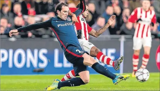  ?? ERWIN SPEK / EFE ?? Godín disputa un balón con Narsingh en el partido de ayer en Eindhoven