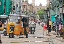  ?? — DEEPAK DESHPANDE ?? Motorists and pedestrian­s struggle to travel on the Charminar-Yakatpura stretch which is pockmarked with potholes and sewage water.