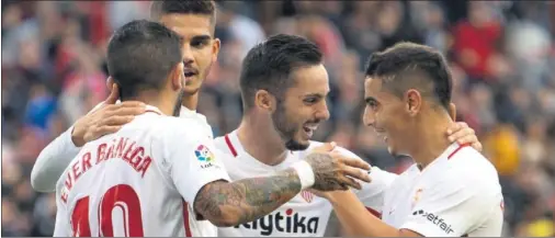  ??  ?? EQUIPO. En el Sevilla no hay una sola estrella. André Silva, Sarabia y Ben Yedder se reparten casi a partes iguales los goles del equipo andaluz.