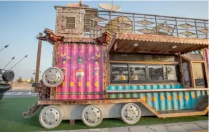  ??  ?? UPCYCLED TRUCKS... Jaldi Jaldi fuses zesty flavours, yummy food and blast of colours from India.