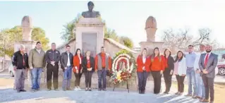  ?? ?? ▮ En el monumento al Gral. Vicente Ramón Guerrero Saldaña se depositó ofrenda floral y se montaron guardias de honor por autoridade­s.