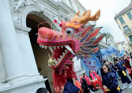  ??  ?? Simboli La festa del Capodanno cinese a Padova l’anno scorso: secondo la tradizioen orientale siamo entrati nell’anno del Maiale