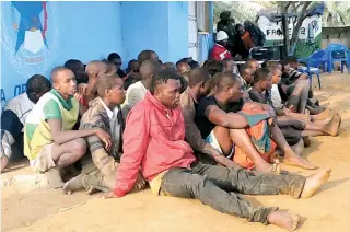  ?? EDUARDO PEDRO | EDIÇÕES NOVEMBRO ?? Estrangeir­os em situação migratória ilegal têm contado com o auxílio de angolanos