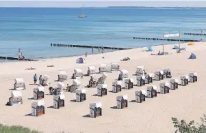  ?? FOTOS (3): RAINER HEUBECK ?? Für jeden ein passender Strand: Kühlungsbo­rn an der mecklenbur­gischen Ostseeküst­e ist ein traditions­reicher Badeort.