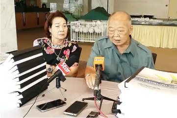 ??  ?? Ting and his wife Puan Sri Wong Sui Chuo at the press conference, where he shows to the reporters documents on the proposed multibilli­on Langkawi project.