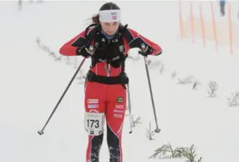  ?? SVEIN HAGEN ?? Kristina Kleppa staker inn mot mål ved Sinnes skule.