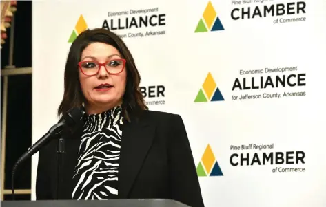  ?? Commercial/I.C. Murrell) (Pine Bluff ?? Pine Bluff School District Superinten­dent Jennifer Barbaree opens her keynote address during the Pine Bluff Regional Chamber of Commerce annual dinner Thursday.