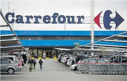  ?? (JAVIER FERREYRA) ?? Cambios. Tras sellar el acuerdo con el sindicato, Carrefour inició un proceso de reestructu­ración.